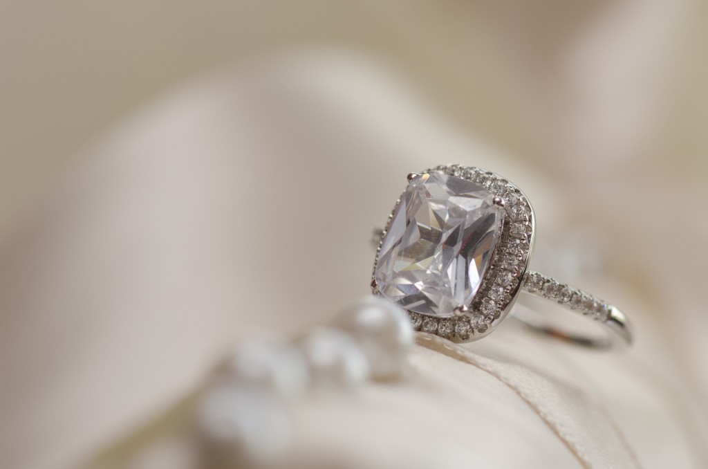 Diamond wedding ring 