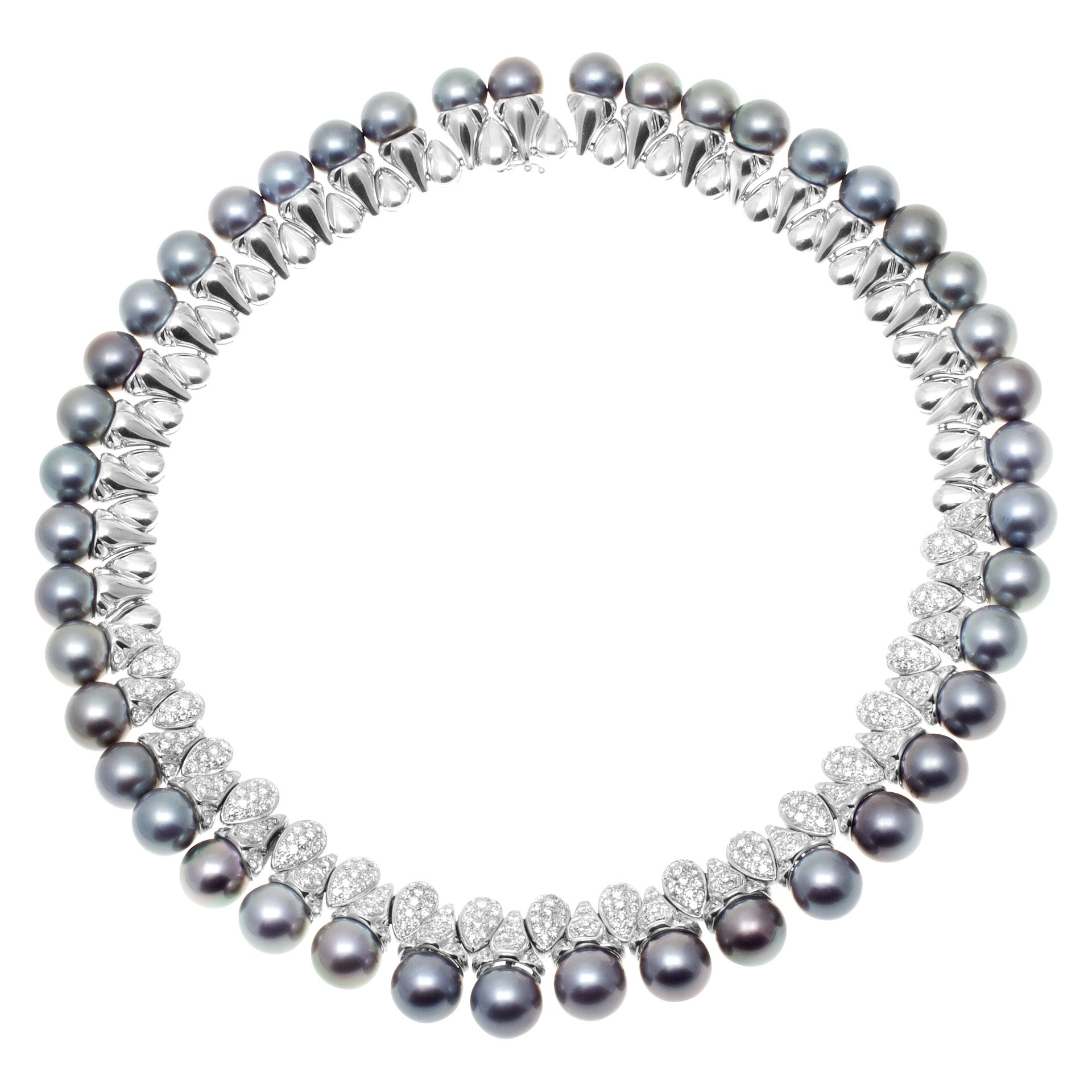 Diamond and Pearl Jewelry: Black pearl and diamond necklace