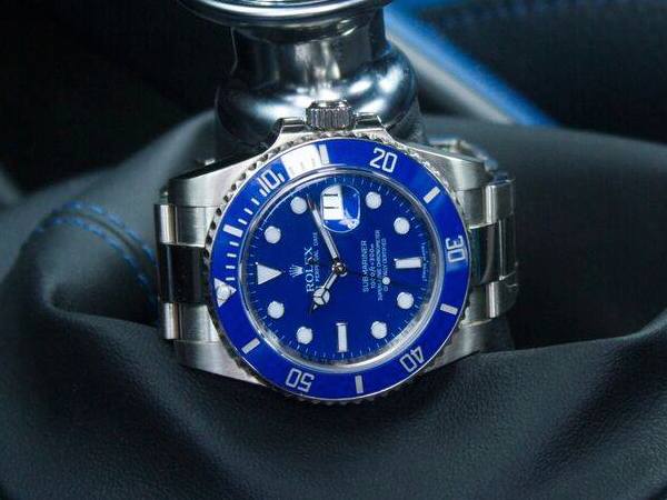 The first white gold Submariner 116619 is nicknamed "Smurf"