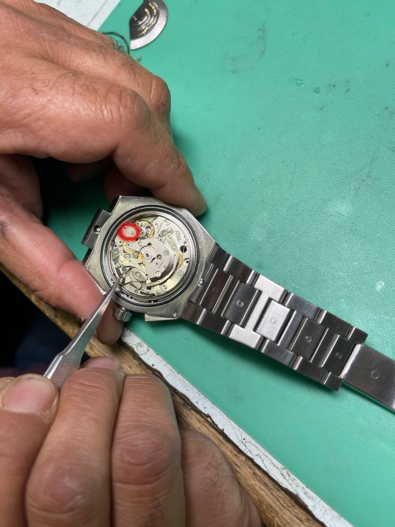 How to Spot a Fake IWC Watch - Wrong Movement