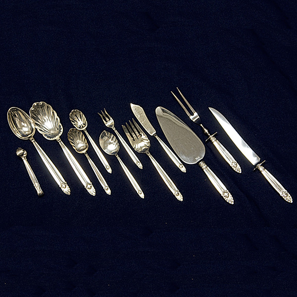 "EMPRESS" sterling silver flatware set by  International, patented in 1932. Perfect starter set: 9 place setting for 8 with 19 serving pieces. Perfect starter set.  Over 2800 grams of sterling silver. image 3