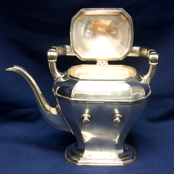 Antique Reed and Barton Sterling Silver Tea-Kettle, 32.86 troy ounces of .925 sterling silver. Hallmarks on bottom: "REED & BARTON- STERLING 210 WARWICK- 2 1/2 PIN image 2