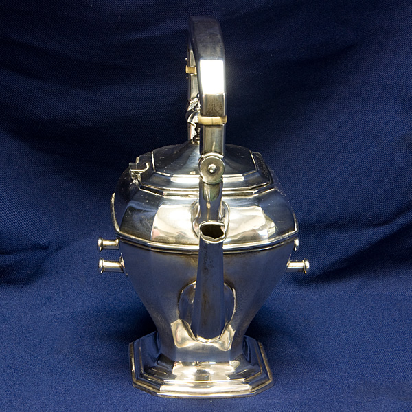 Antique Reed and Barton Sterling Silver Tea-Kettle, 32.86 troy ounces of .925 sterling silver. Hallmarks on bottom: "REED & BARTON- STERLING 210 WARWICK- 2 1/2 PIN image 3