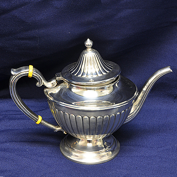 OLD LONDON ENGRAVED, Gorham, 6 pieces tea and coffee steling silver set (with tray), patented in 1916, over 148 troy ounces of .925 sterling silver. image 3