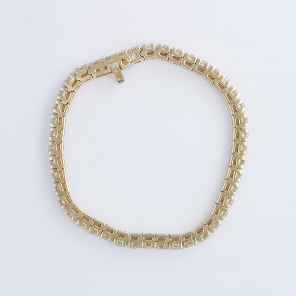 Diamond line bracelet in 14k yellow gold. image 3