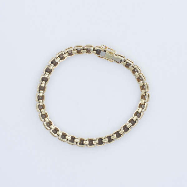 Diamond bracelet in 18k with over 3 carats in diamonds. image 3