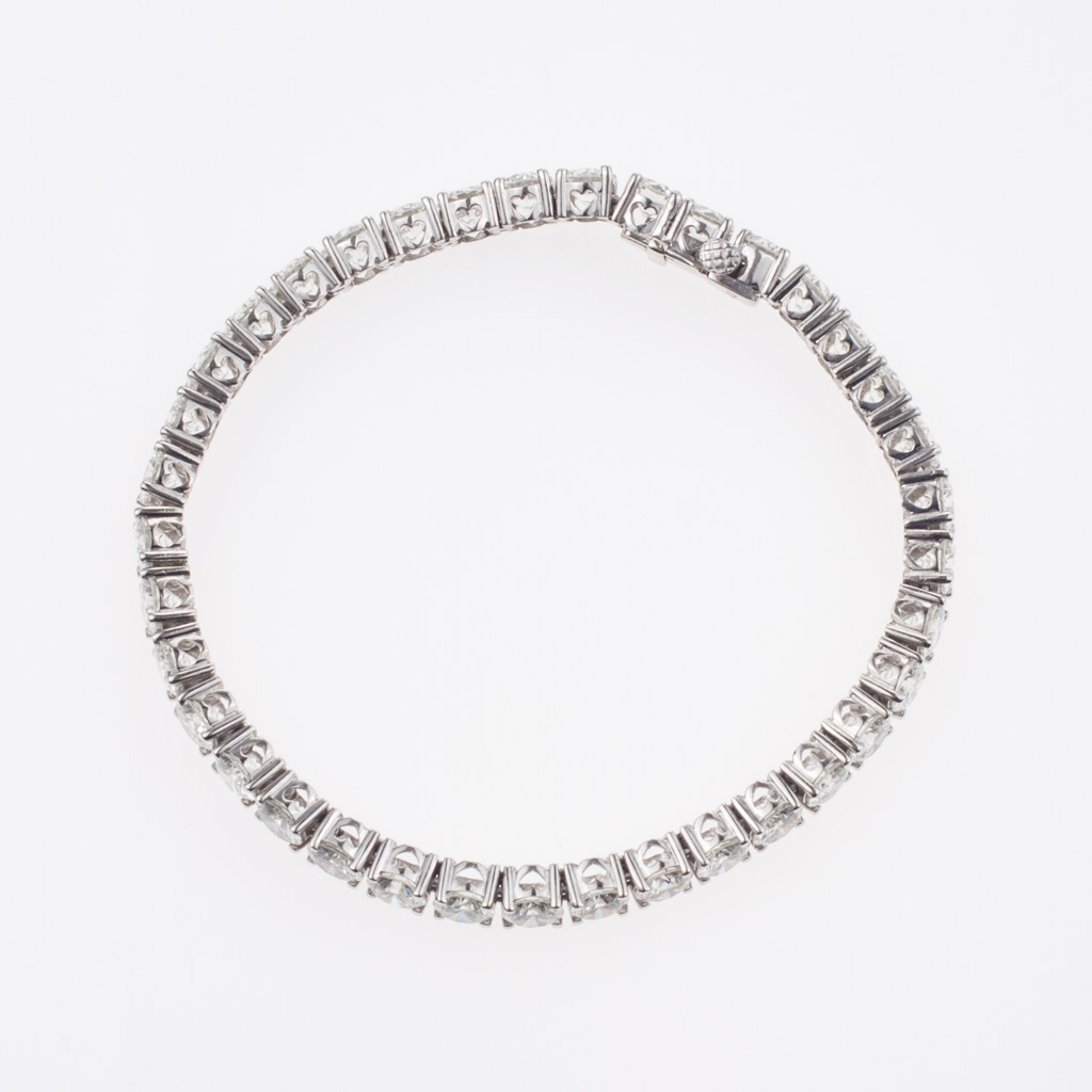 Diamond tennis bracelet in platinum image 3