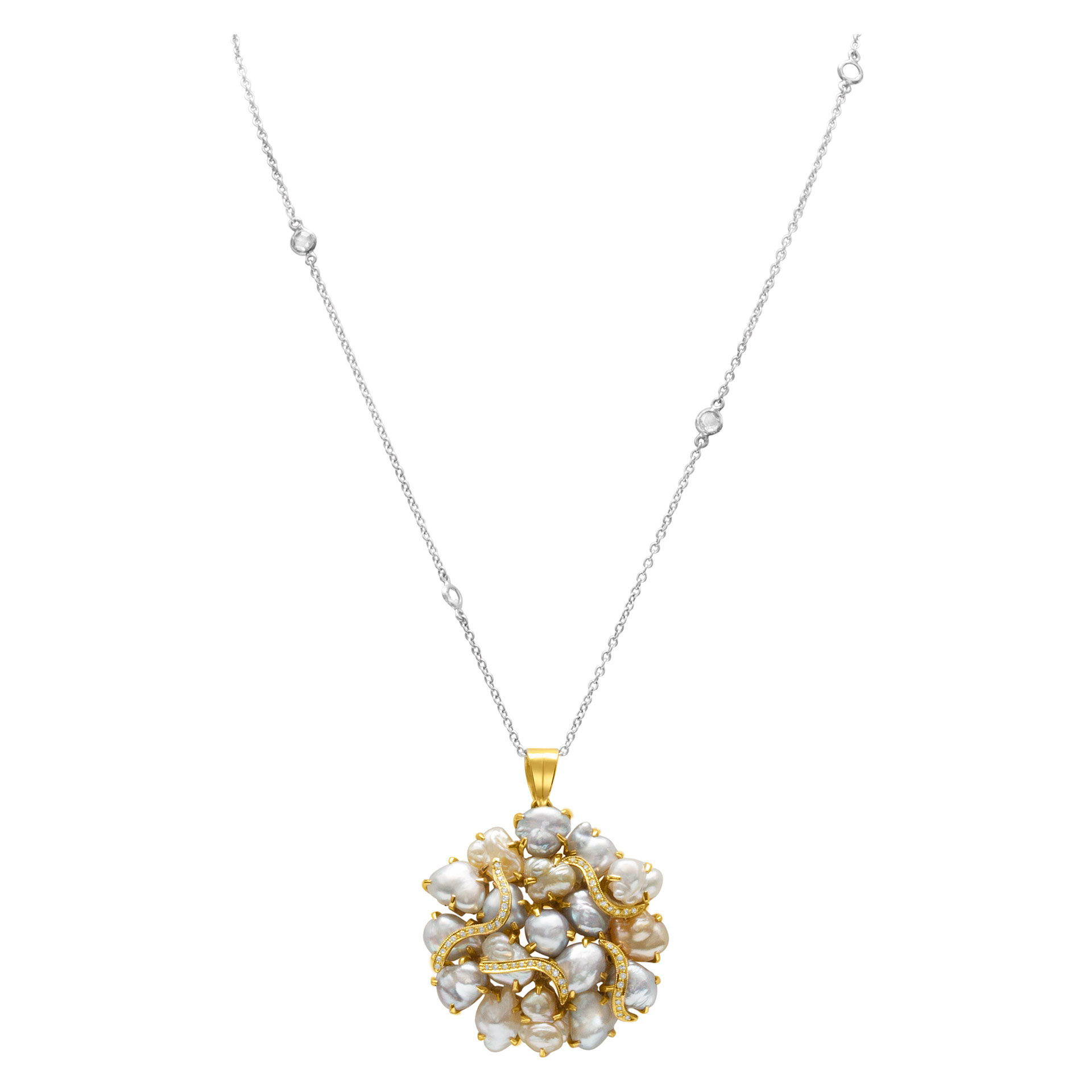 Pearl pendant with 0.95 cts in diamond accents image 2
