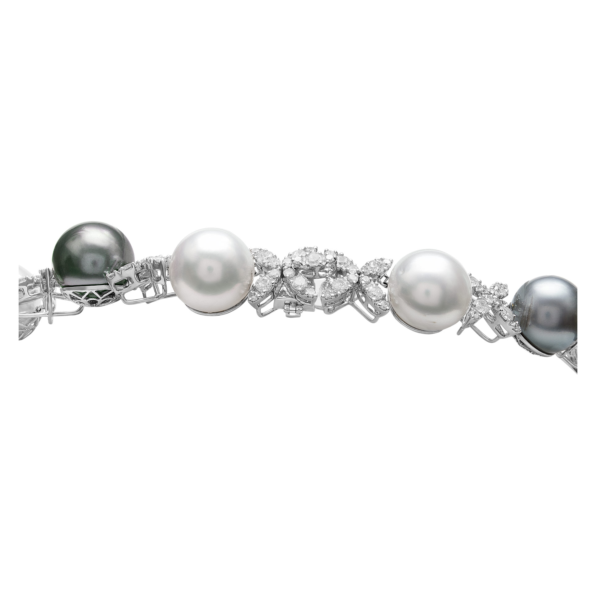Pearl and diamond necklace with 11.91 cts in diamonds image 3