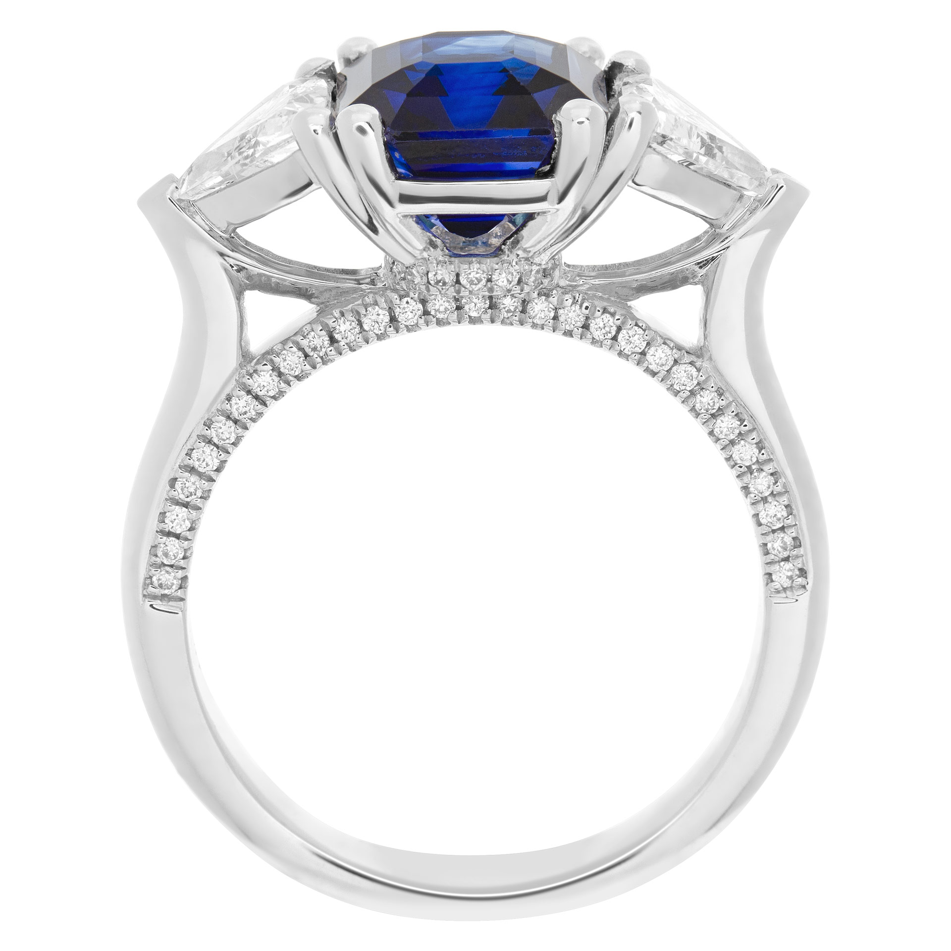 Stunning blue sapphire and diamond ring in platinum with 4.49 carats in central sapphire and 1.01 carats in side triangle cut diamonds image 4