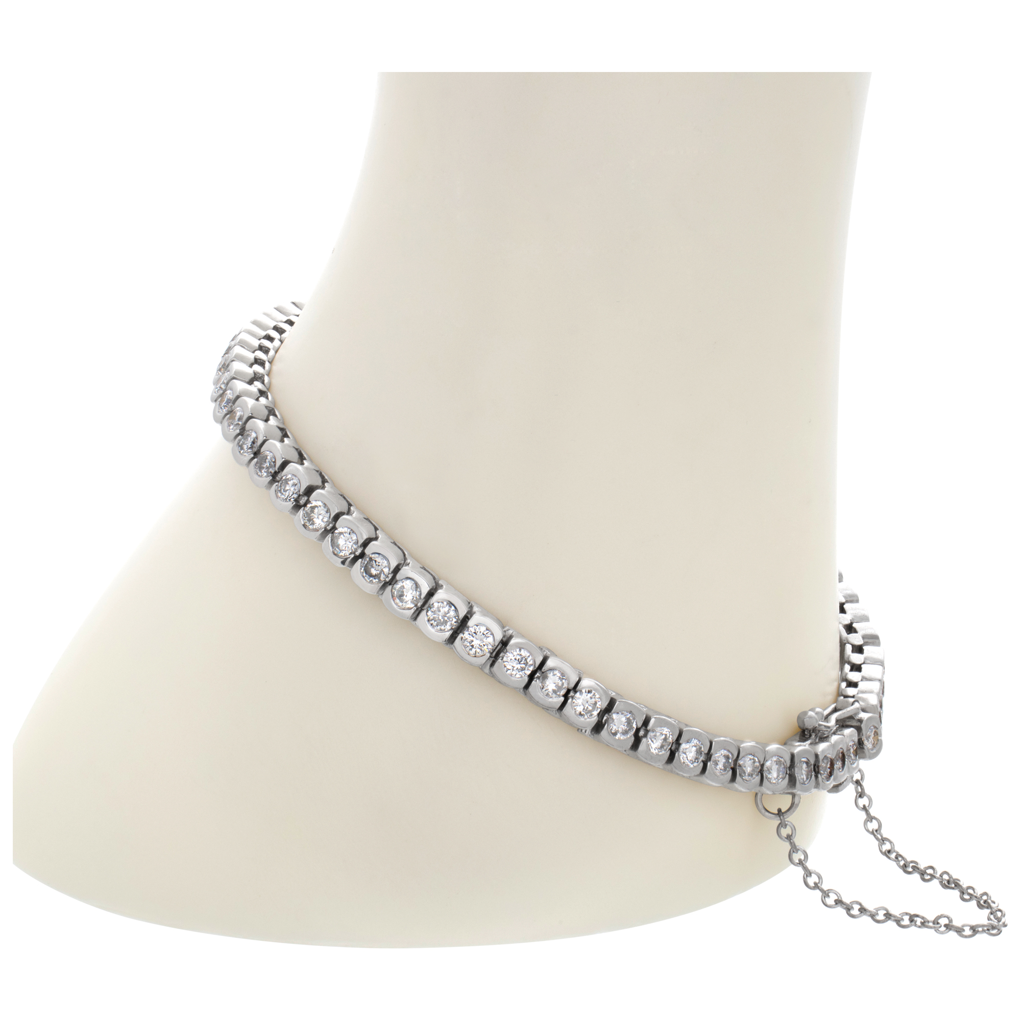 Diamond tennis bracelet in platinum with approximately 6 carats in round diamonds image 4
