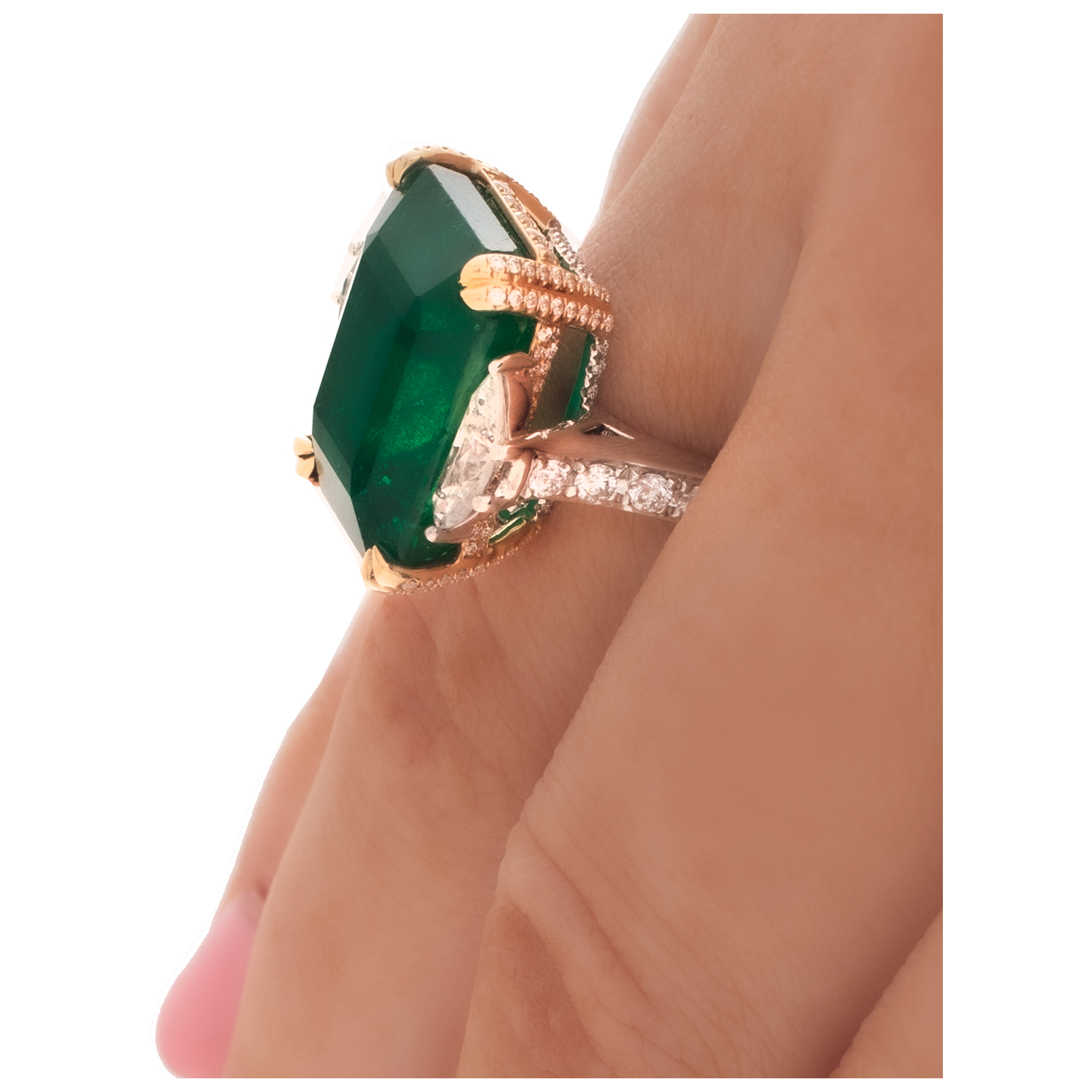 Emerald and diamond ring in platinum and 18k yellow gold image 6