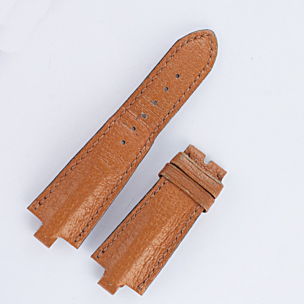 Slightly used Bvlgari light brown calf strap (21x16)