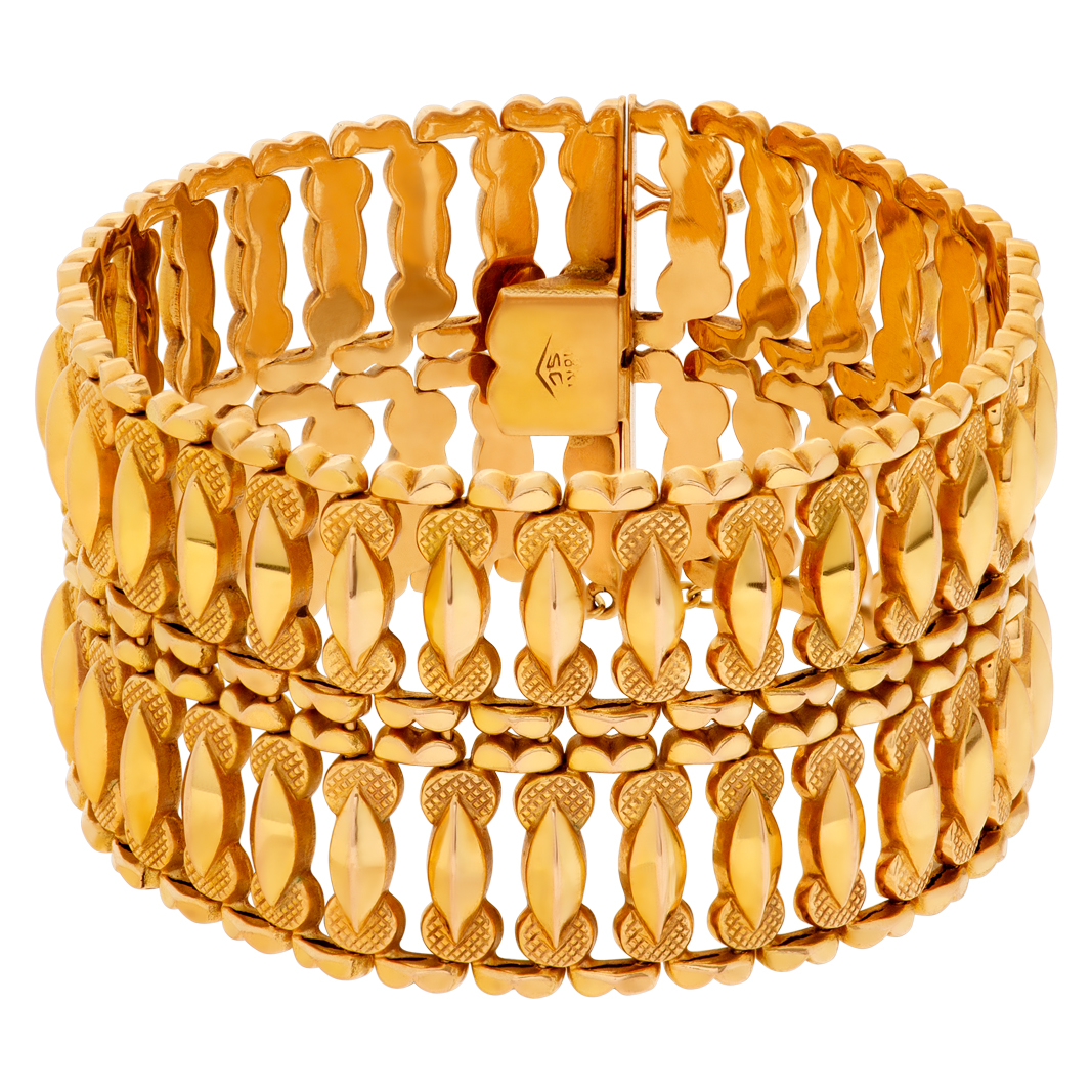 "Etruscan Revival" style bracelet in 18k yellow gold.