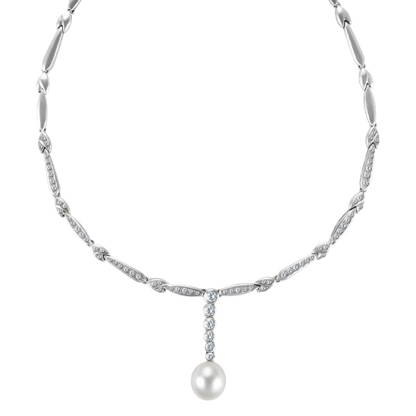 Pearl & diamond necklace in 18k white gold. App. 1.5 carats in diamonds. 10.85mm pearl.