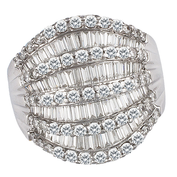 Diamond Ring in 18k white gold w/app. 3 cts in baguette&round diamonds