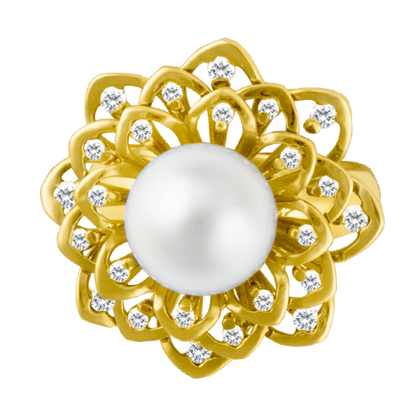 Ornate 18k yellow gold ring with 10.3mm freshwater pearl and approx. .39 carats in diamonds