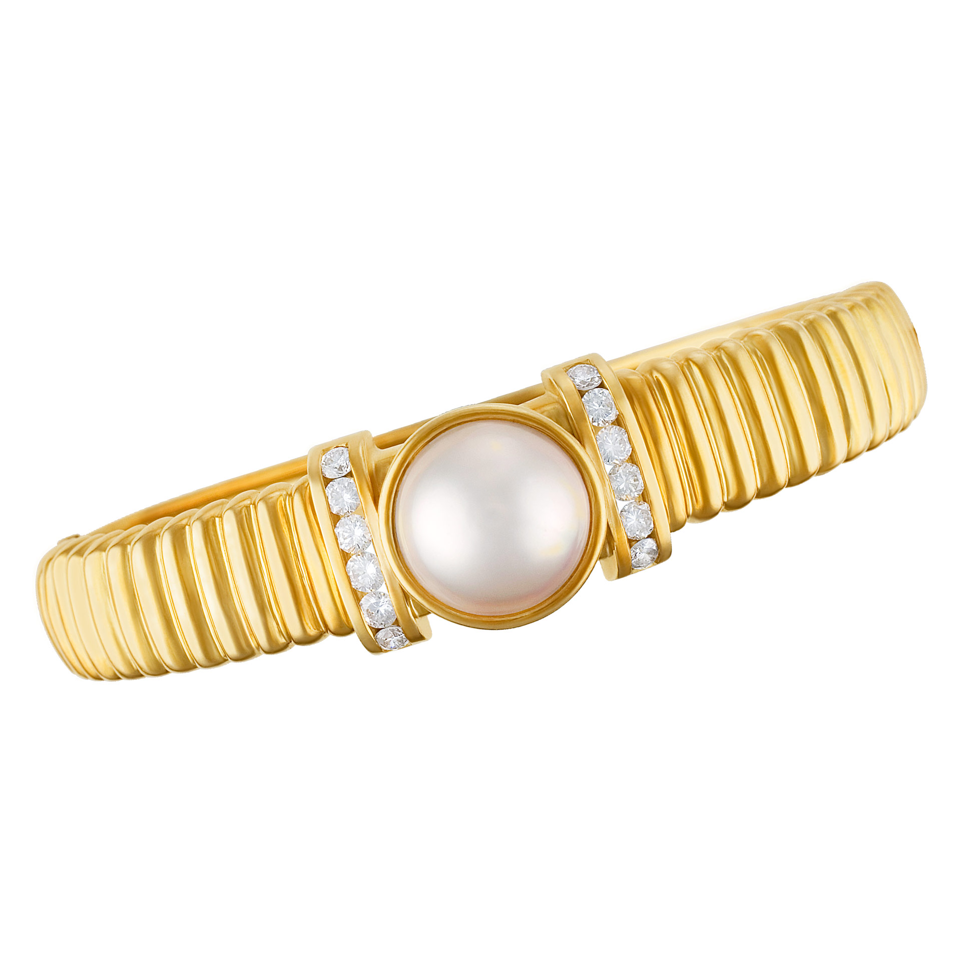 Mobe pearl and diamond bangle in 18k yellow gold. 1.00 carats in diamonds