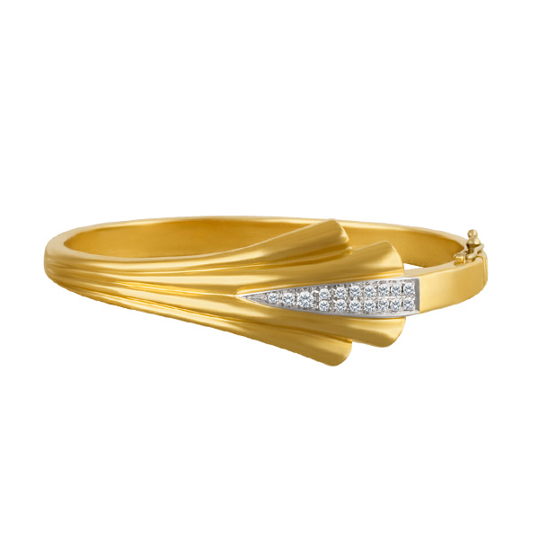 18k Italian Leaf Diamond Bracelet. 0.70 carats in pave diamond accents