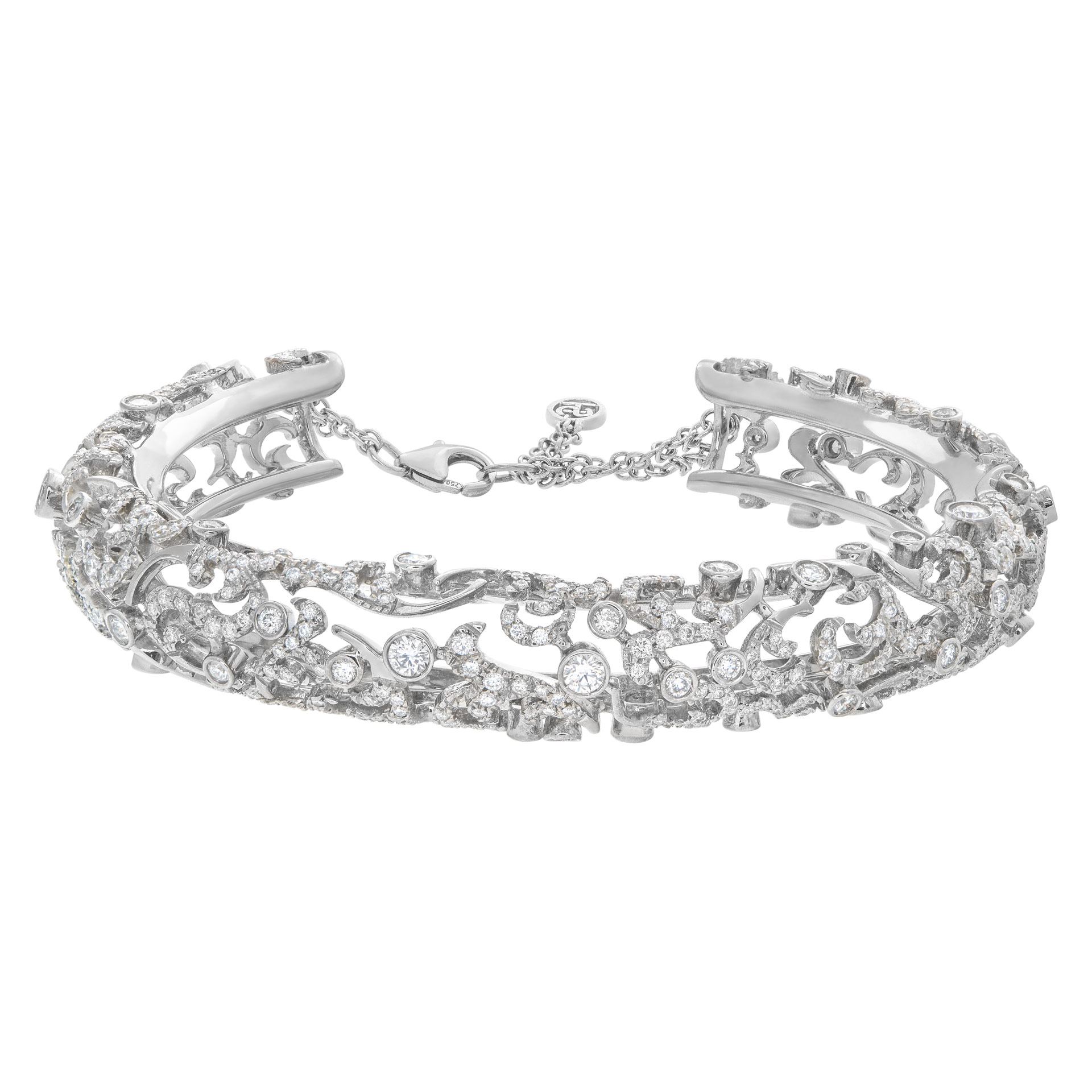 Remarkable diamond bangle in 18k white gold with 4.13 carats in diamonds