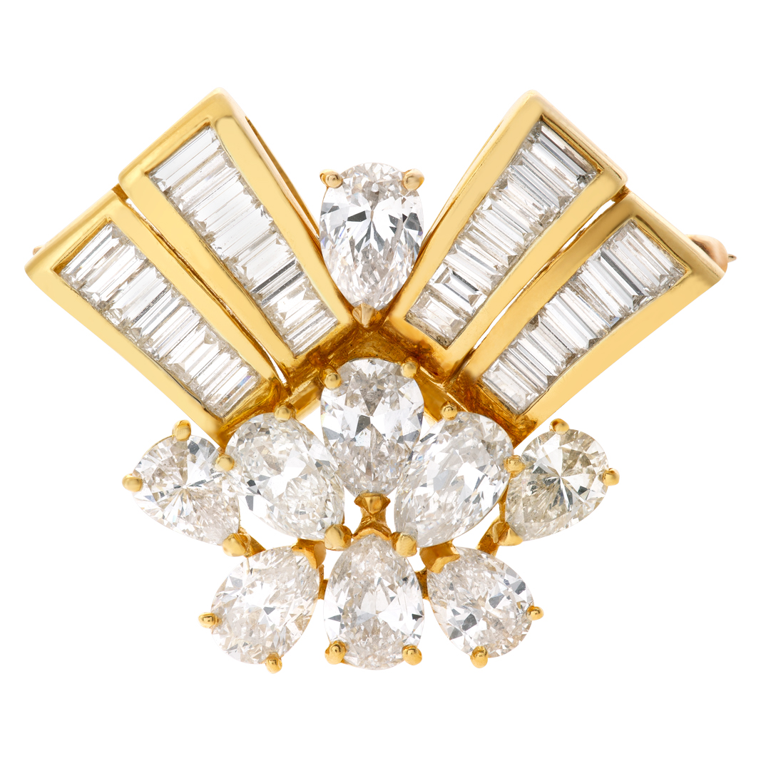 18k yellow gold spray pin with 9 pear shape diamonds and 32 baguettes. 9.38 carats total dia weight