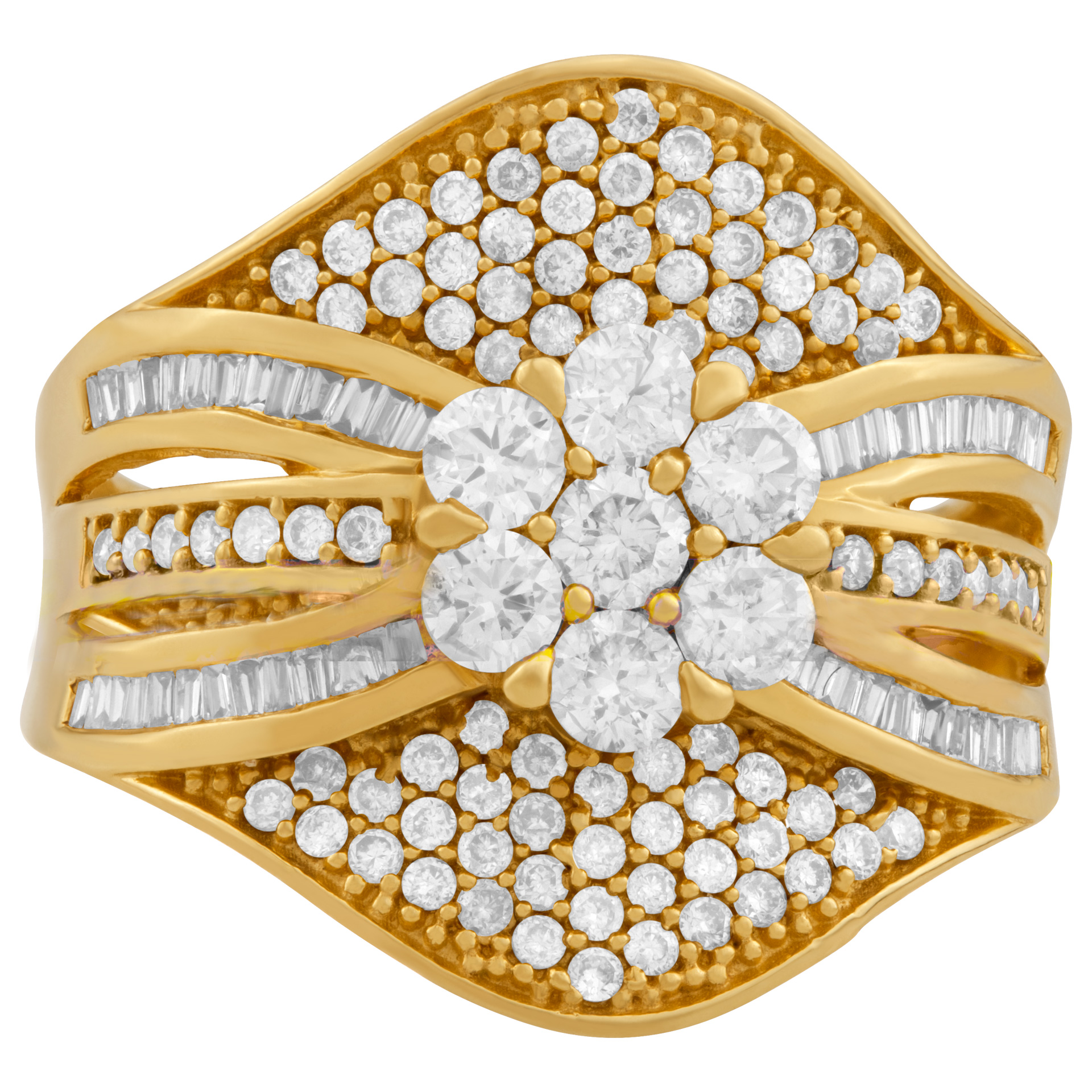 Diamond shield ring in 18K gold