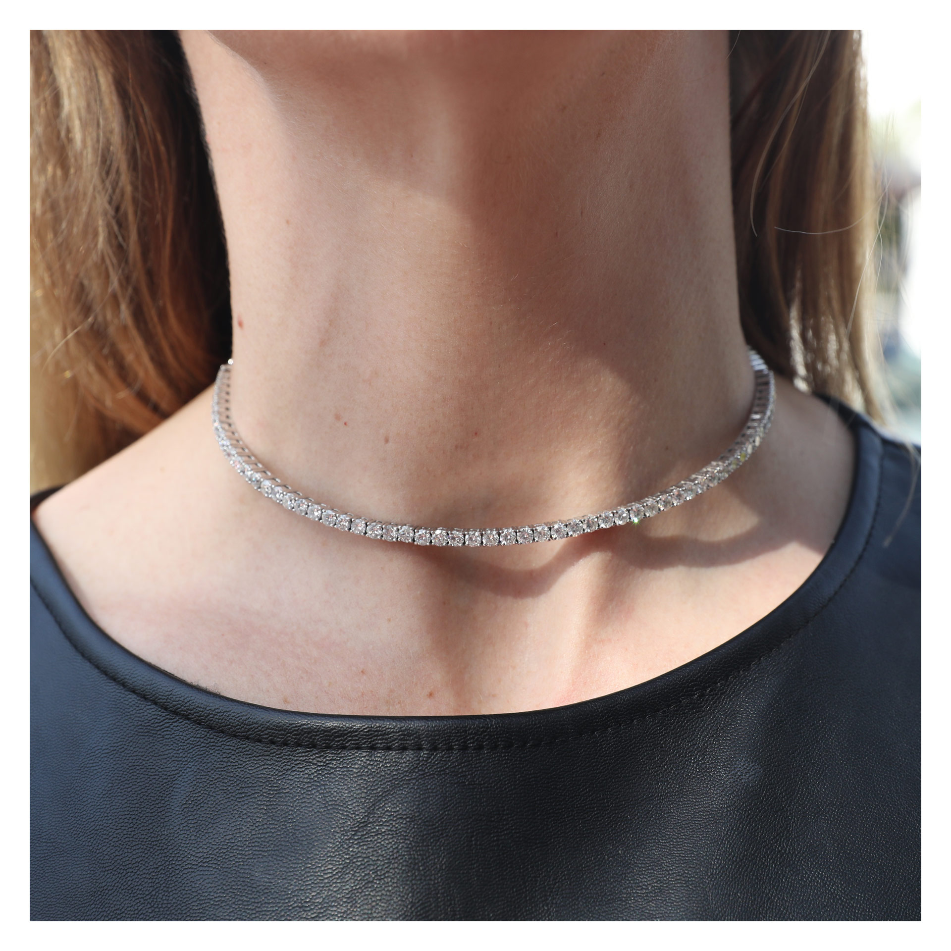 Sparkling diamond choker necklace in 8.39 carats of white clean diamonds