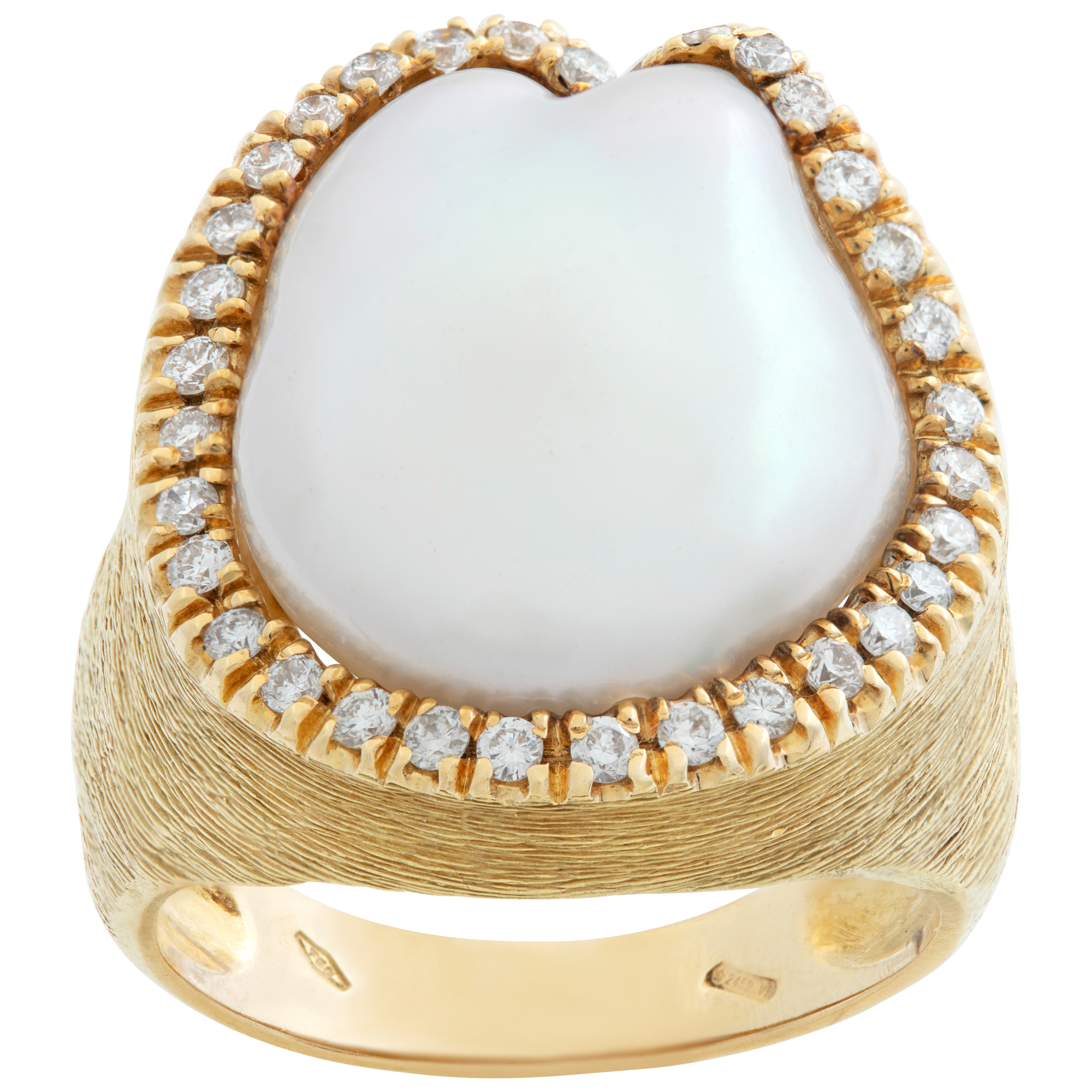 Baroque 17.8mm pearl ring in 18k surrounded by 0.50 carat in diamonds