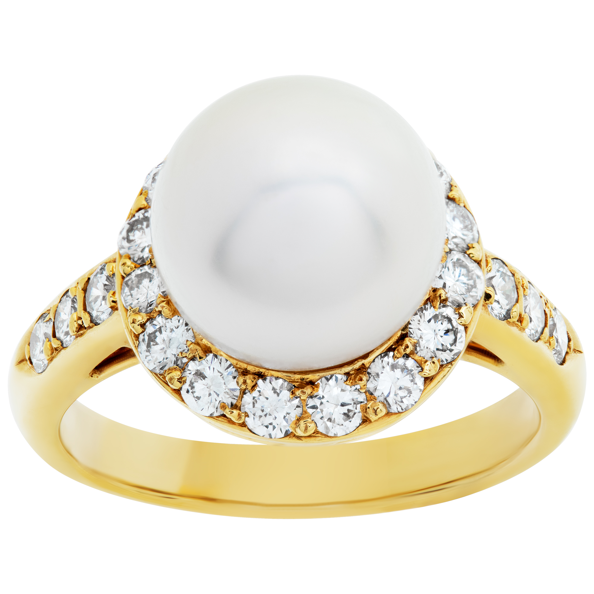 Pearl ring in 18k yellow gold with an approximate 1.30 carats in accent diamonds