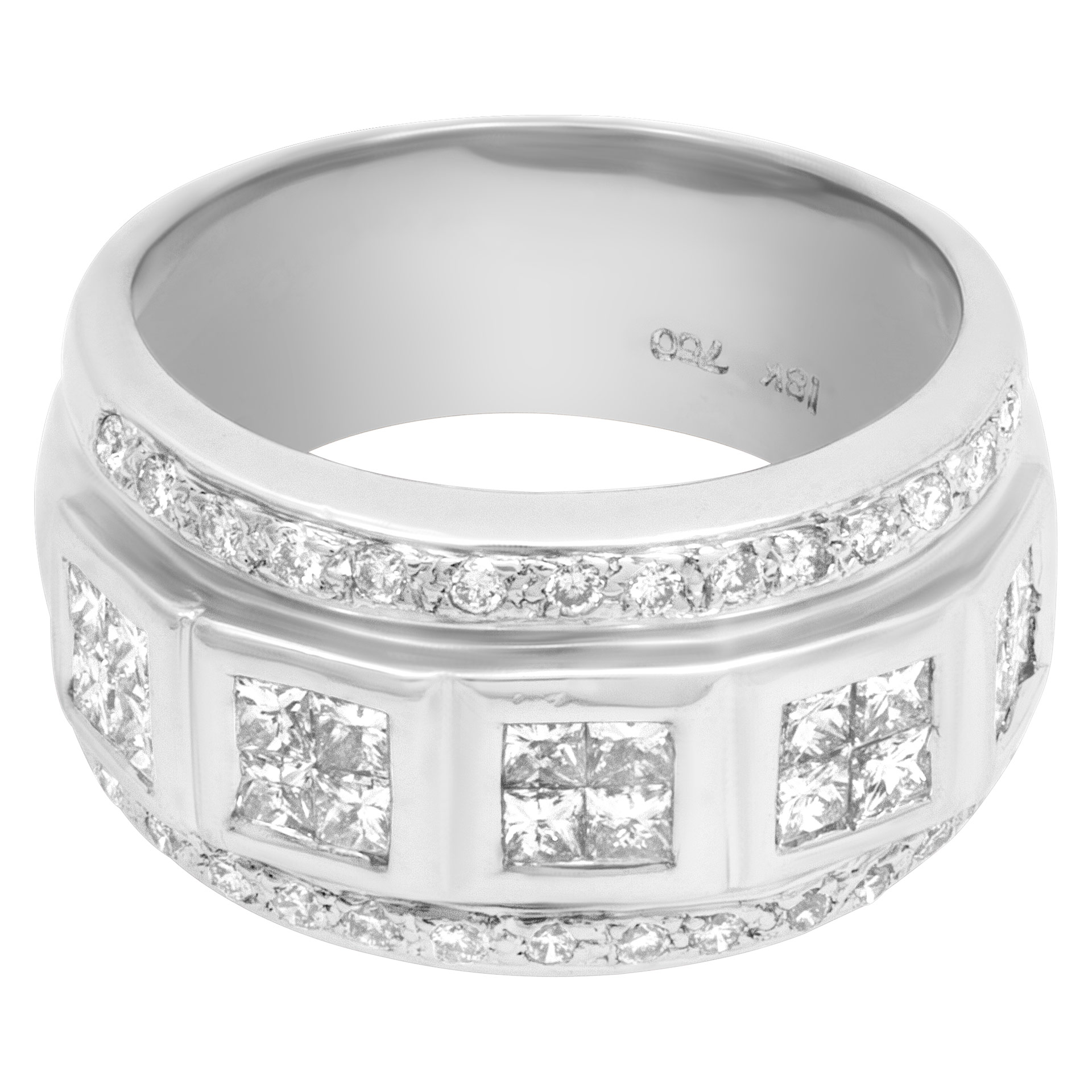 Round and princess cut diamond band in 18k white gold