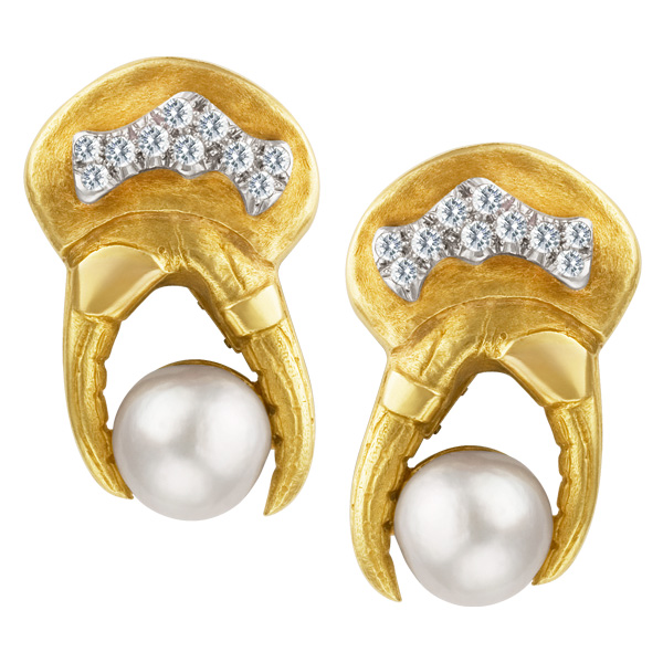 Crab claw clip earrings in 18k. 12.5 mm cultured pearls, 0.50 cts in diamonds image 1