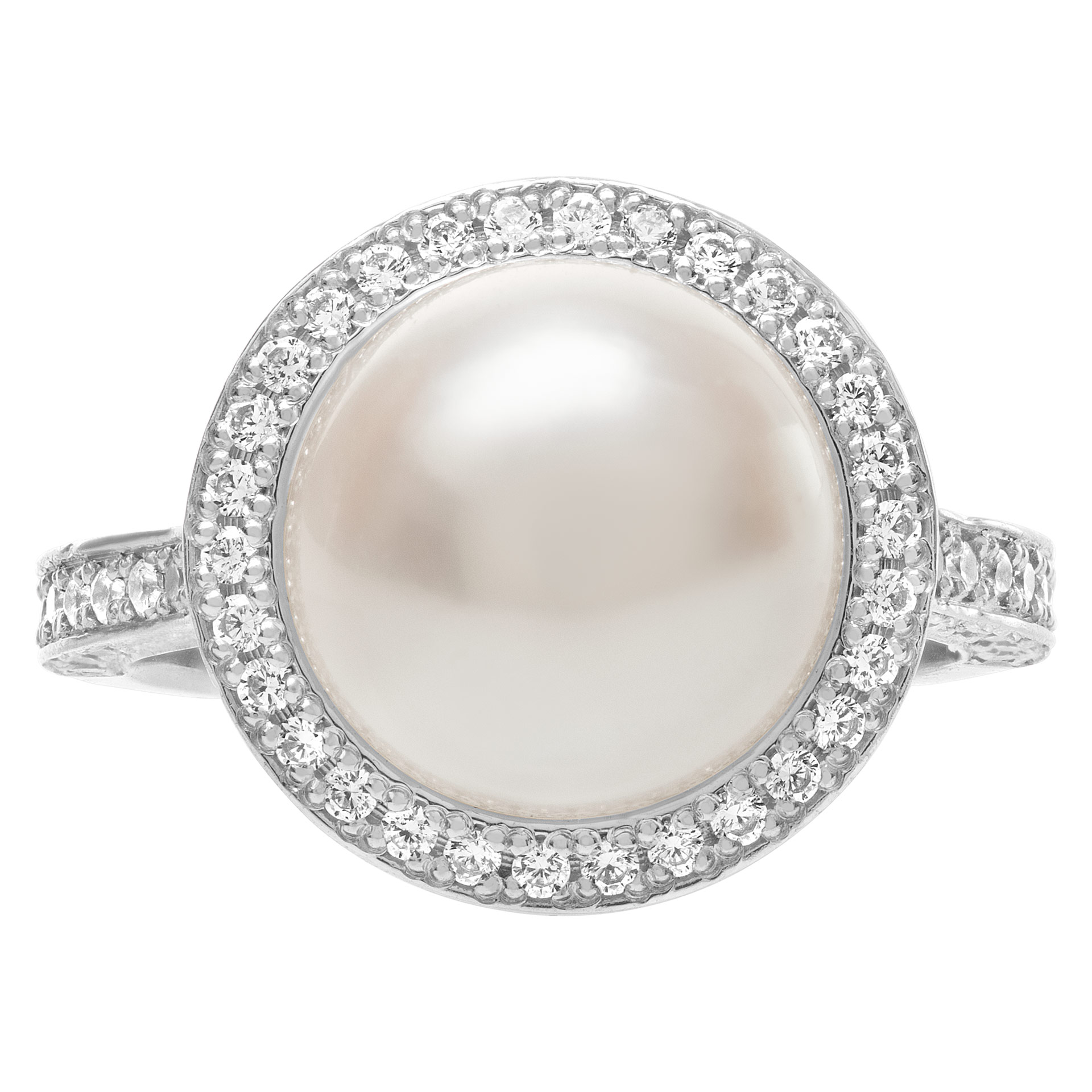 South Sea 11.7mm pearl ring with 0.64 cts in diamonds. Size 7.5
