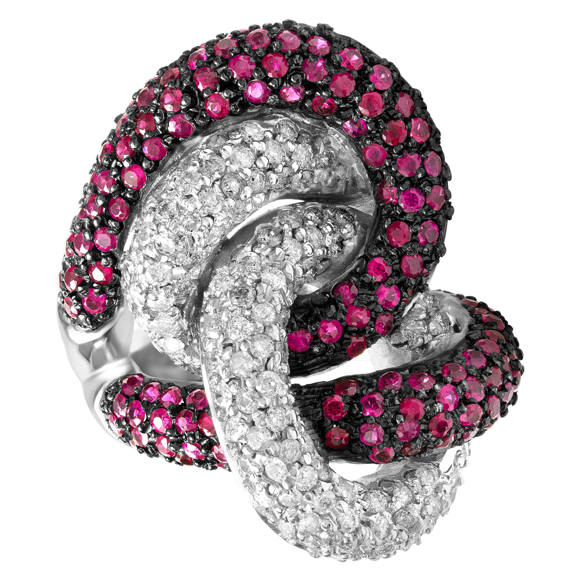 Diamond & ruby ring in 18k white gold. Total diamonds approx weight: 2.02 carats, rubies: 1.10 carat. ds