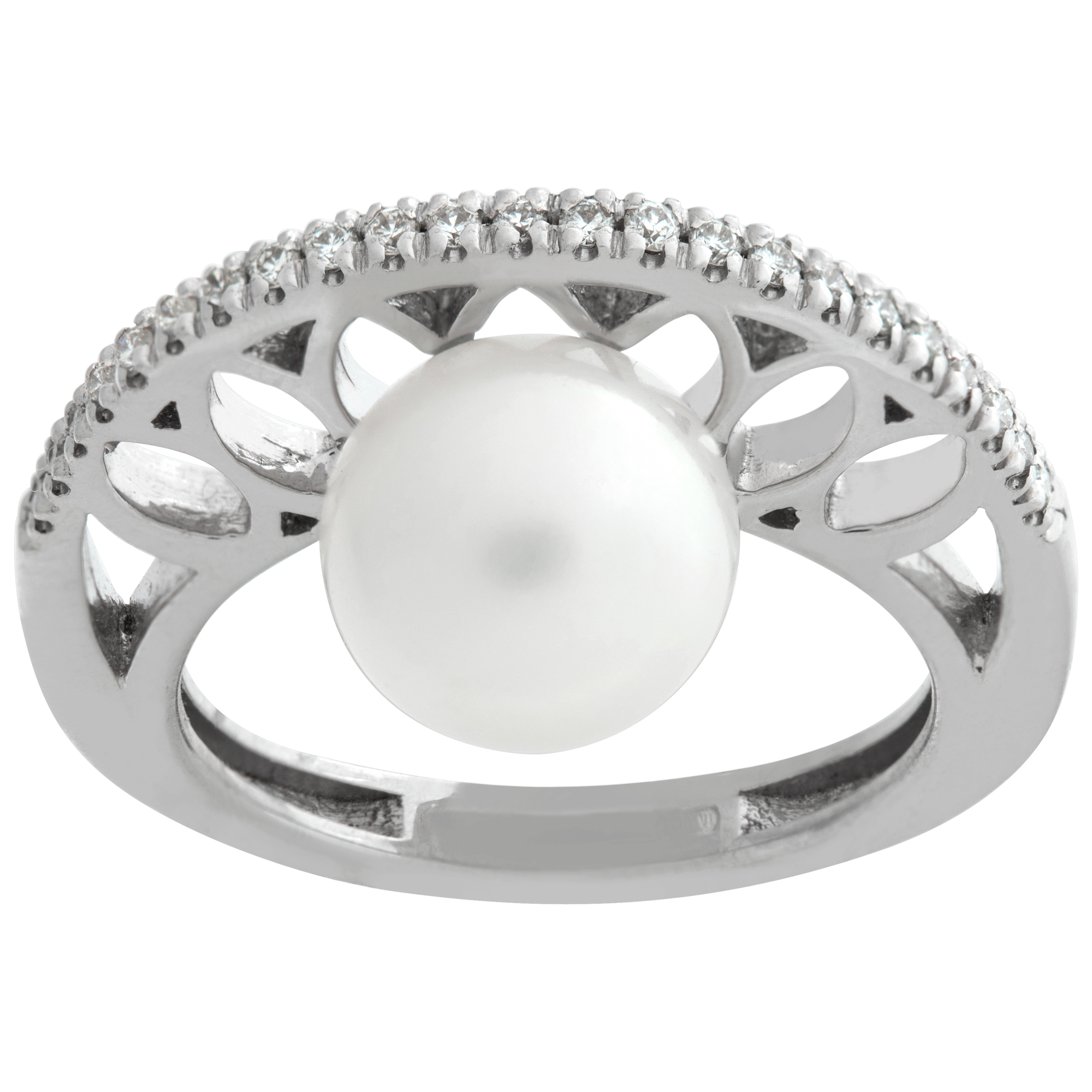 Fresh water pearl (9.5 x10mm) & diamond ring with approx 0.20 carat round cut diamond accents set in 18k white gold. Size 7