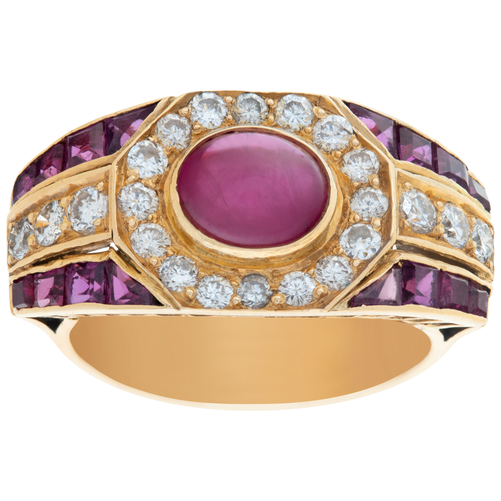Cabochon ruby and diamond ring in 18k yellow gold. 0.50 carats in diamonds