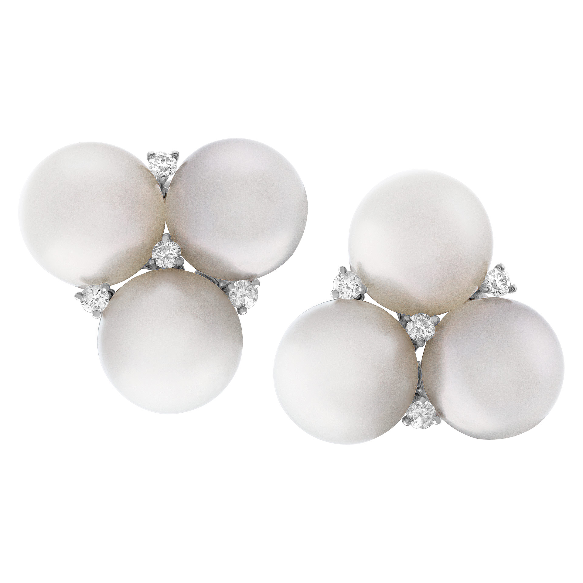 Lustrous Pearl earrings in 18k white gold