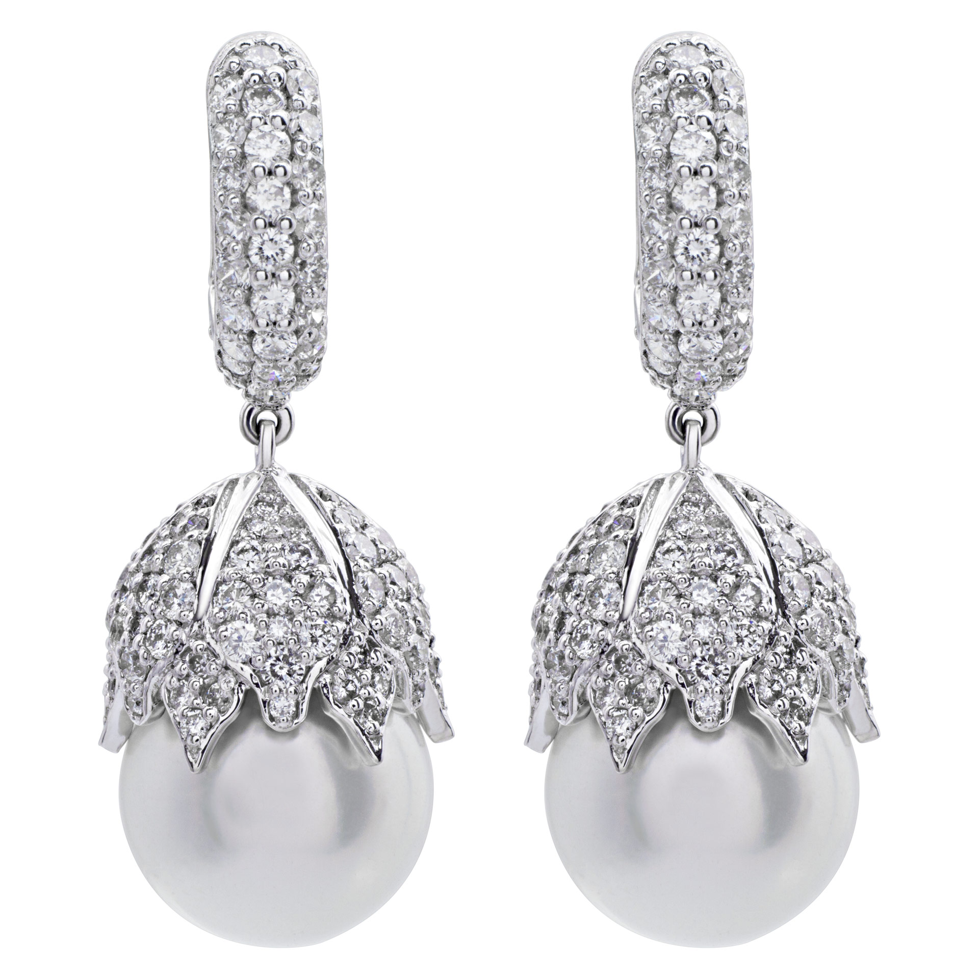 Elegant acorn shaped pearl earings with 4.82 carats in round cut diamonds set in 18k white gold