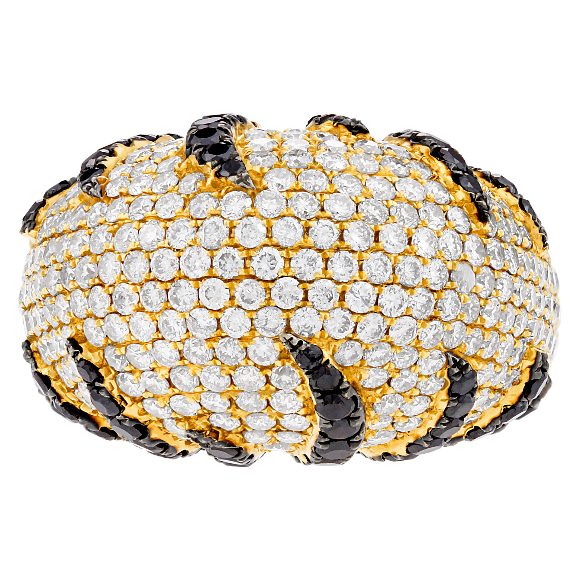 Sparkling domed white & black diamond ring in 18k yellow gold. 4.32cts in diamonds