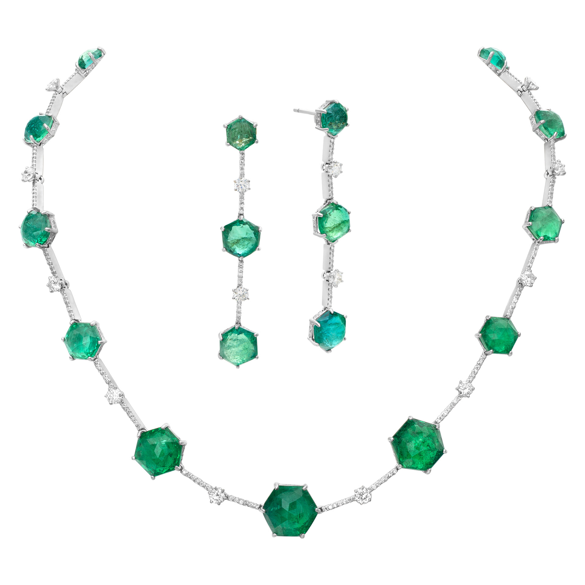 Beautiful 18k white gold diamond and emerald earring and necklace set